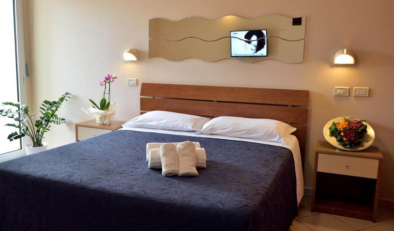 קאטוליקה Hotel Oltremar B&B מראה חיצוני תמונה