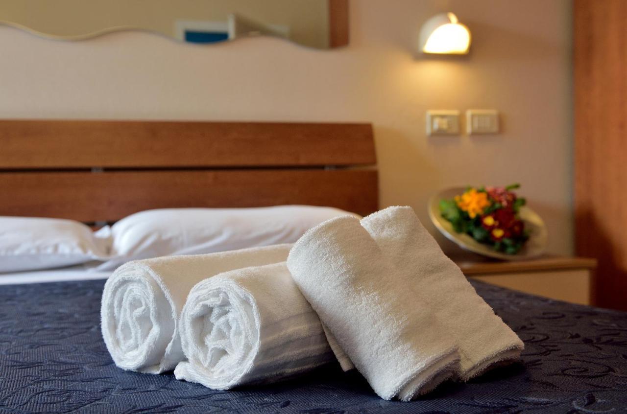 קאטוליקה Hotel Oltremar B&B מראה חיצוני תמונה